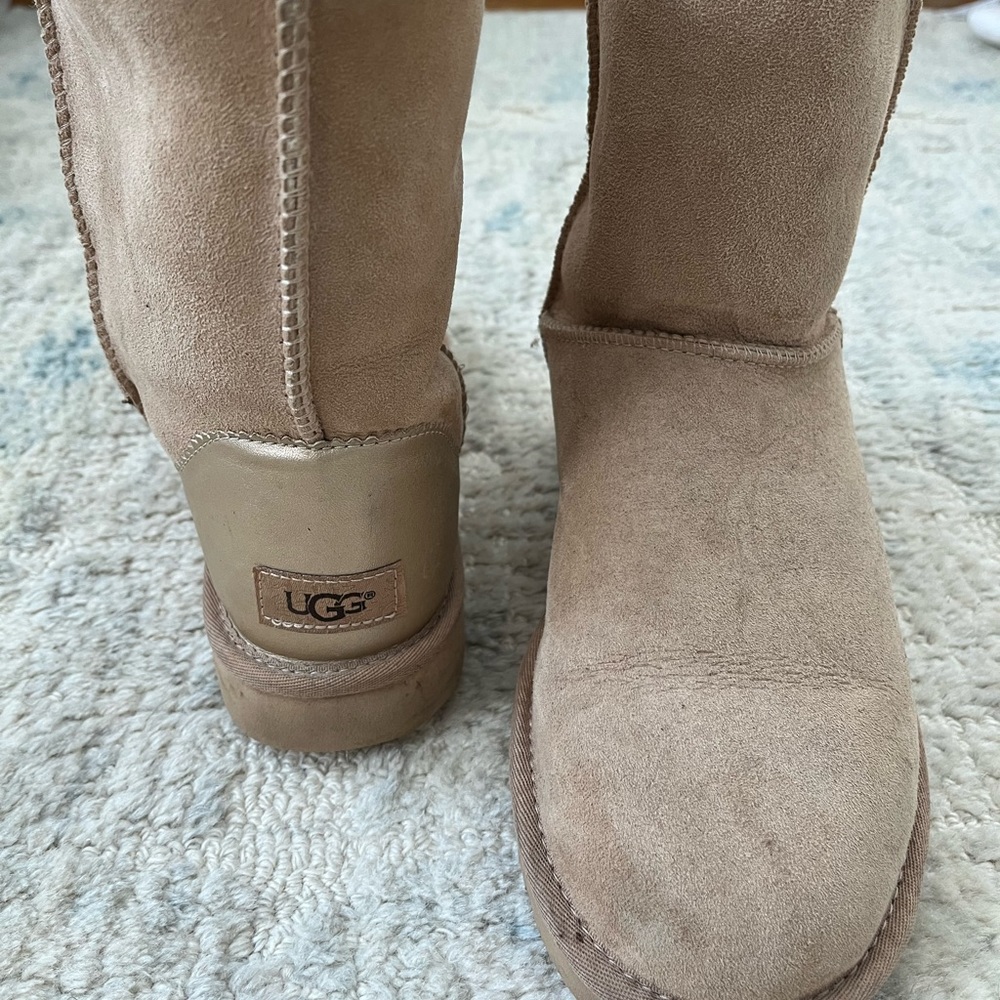 Shearling-lined Uggs with metallic detail, size 9, excellent condition